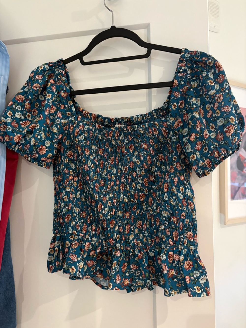 turquoise cropped top with puff sleeves size small
